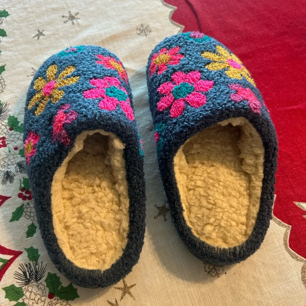 Natural Life House Slippers - Picture 2 of 4